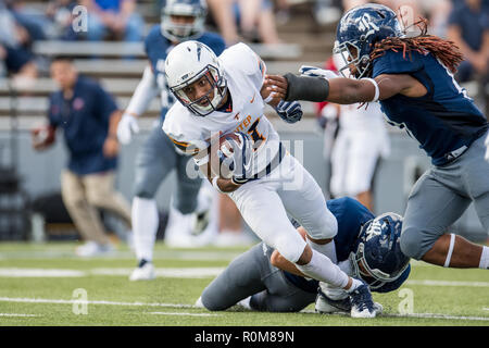 Houston, TX, USA. 29Th sep 2018. UTEP Pèse de wide receiver mineurs Erik Brown (11) extrait pris vers le bas au cours du 1er trimestre d'un NCAA football match entre l'UTEP Pèse mineurs et des hiboux de Riz Riz au Stadium de Houston, TX. UTEP Pèse a gagné le match 34 à 26.Trask Smith/CSM/Alamy Live News Banque D'Images