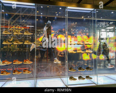 Shanghai, Shanghai, Chine. Nov 6, 2018. Shanghai, Chine - la marque Adidas Center ouvre à Shanghai, Chine. Crédit : SIPA Asie/ZUMA/Alamy Fil Live News Banque D'Images