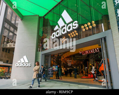 Shanghai, Shanghai, Chine. Nov 6, 2018. Shanghai, Chine - la marque Adidas Center ouvre à Shanghai, Chine. Crédit : SIPA Asie/ZUMA/Alamy Fil Live News Banque D'Images