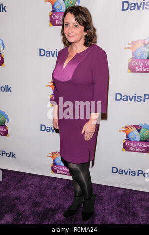 New York, USA. 5 Nov 2018. Rachel Dratch assiste à la faire croire que 2018 Gala à la Schoenfeld Theatre Le 5 novembre 2018 à New York. Credit : Ron Adar/Alamy Live News Banque D'Images