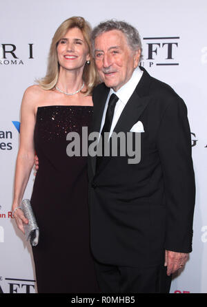 New York, USA. Novembre 05, 2018 Susan Benedetto, Tony Bennett assister à la Fondation Elton John contre le sida 17e Congrès annuel une vision durable sur la prestation au Cipriani 42nd Street à New York 05 novembre 2018 RW/MediaPunch:Crédit Crédit : MediaPunch Inc/Alamy Live News Banque D'Images