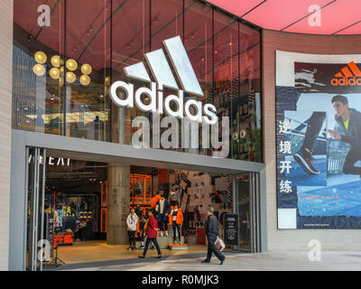 Shanghai, Chine. Nov 6, 2018. La marque adidas Center ouvre à Shanghai, Chine. Crédit : SIPA Asie/ZUMA/Alamy Fil Live News Banque D'Images