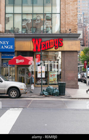 Wendy's fast food restaurant 6ème Avenue, Manhattan, New York City, États-Unis d'Amérique. Banque D'Images