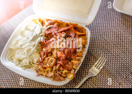 Doner kebab boeuf isolated on a white background studio. Banque D'Images