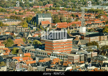 Leeuwarden, Pays-Bas, le 3 novembre 2018 : Vue aérienne de l'Provinsjehus, le centre du gouvernement de la province de Fryslan, vers le bas et ses environs Banque D'Images