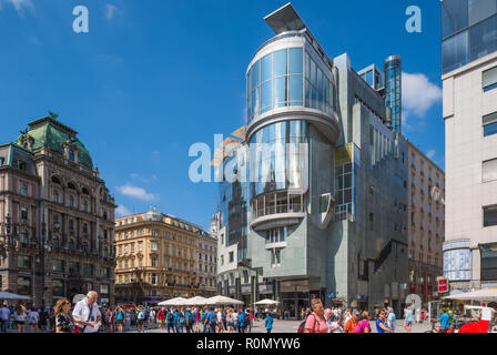 Wien, Stephansplatz, Haas Haus Hans Hollein, 1989 - Vienne, Stephansplatz, Haas House par Hans Hollein 1989 Banque D'Images