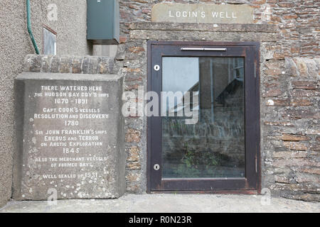 La connexion, bien Stromness, scellé jusqu'en 1931, plus tard ouvert derrière une porte en verre - une source d'eau douce pour navires à voile Banque D'Images