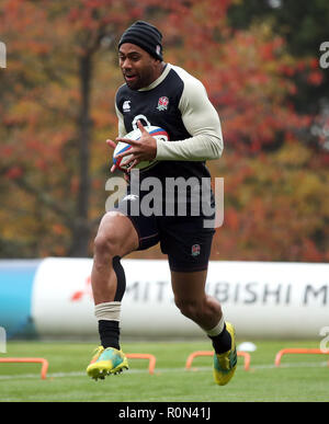 Joe l'Angleterre Cokanasiga durant la session de formation à Pennyhill Park, Bagshot. Banque D'Images