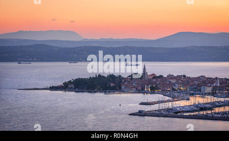 Lever du soleil à Izola, Slovénie Banque D'Images