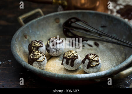 Faire des truffes au chocolat de luxe Banque D'Images