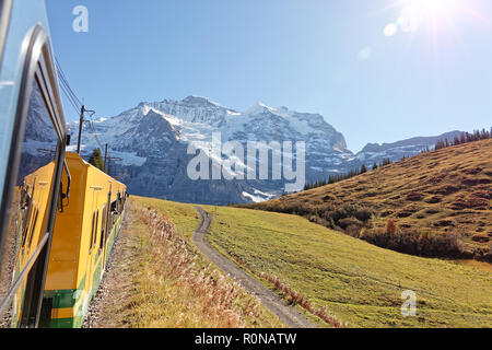 Vue sur le massif de la Jungfrau depuis la vedette de Kleine Scheidegg, Région de Jungfrau, Suisse Banque D'Images