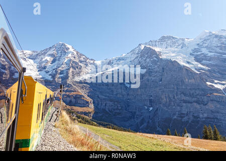 Vue sur le massif de la Jungfrau depuis la vedette de Kleine Scheidegg, Région de Jungfrau, Suisse Banque D'Images