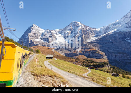 Vue sur le massif de la Jungfrau depuis la vedette de Kleine Scheidegg, Région de Jungfrau, Suisse Banque D'Images