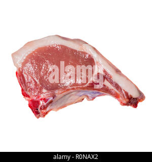 Côtelette de porc traditionnel d'un farm shop Butcher, UK. Hacher la viande non cuite à partir de ci-dessus, sur un fond blanc. Banque D'Images