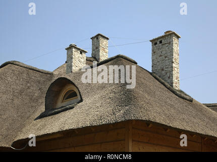 Fragment de toit de l'hôtel à Horbow Pajero. Pologne Banque D'Images