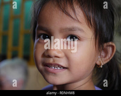 Cambodge Tu Taing l'école maternelle pour les enfants vietnamiens vivant à Phnom Penh au Cambodge, où ils apprennent la langue khmère afin de mettre en place plus en accord avec la société cambodgienne. Banque D'Images