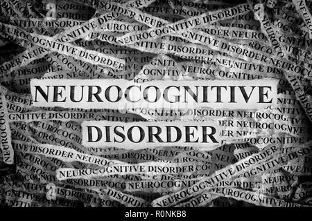 Troubles neurocognitifs. Morceaux de papier avec les mots trouble neurocognitif. Notion de droit. Noir et blanc. Libre. Banque D'Images