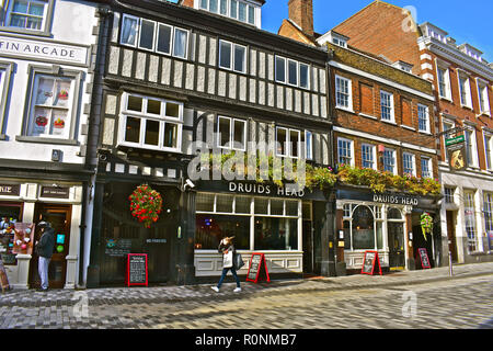 Situé dans la place du marché, les druides Head est une pub classée Grade II, qui date du début du 16e siècle.Kingston upon Thames, Londres, Angleterre Banque D'Images