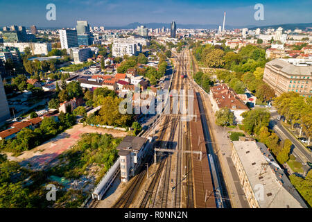 Les voies ferroviaires de Zagreb et de l'ouest partie vue aérienne, capitale de la Croatie Banque D'Images