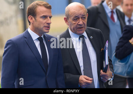 12.07.2018. Bruxelles, Belgique. Emmanuel Macron, Président de la France et Jean-Yves Le Drian, Ministre pour l'Europe et des affaires étrangères lors du sommet de l'OTAN Banque D'Images