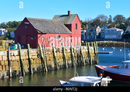 Pas de motif 1, la cabane à pêche rouge dans la région de Rockport, Massachusetts, USA, est dit être la plus peinte (par des artistes) cabane à pêche en Amérique (2 de 7) Banque D'Images