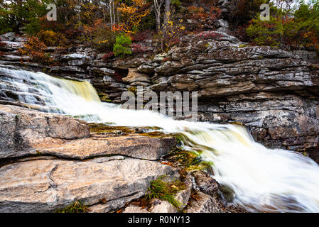 L'automne à Lake Minnewaska State Park, New York : Peters tuer et Awosting Falls Banque D'Images