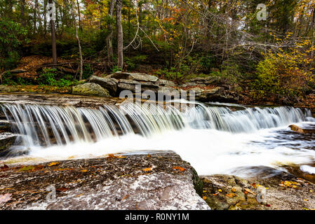 L'automne à Lake Minnewaska State Park, New York : Peters tuer et Awosting Falls Banque D'Images