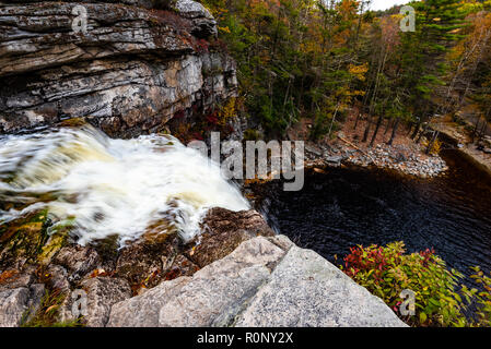 L'automne à Lake Minnewaska State Park, New York : Peters tuer et Awosting Falls Banque D'Images