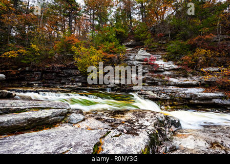 L'automne à Lake Minnewaska State Park, New York : Peters tuer et Awosting Falls Banque D'Images