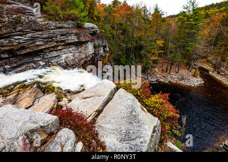 L'automne à Lake Minnewaska State Park, New York : Peters tuer et Awosting Falls Banque D'Images