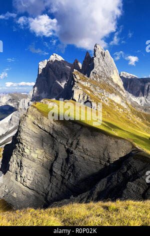 Des vues incroyables sur les montagnes des Dolomites. Vues de Seceda sur les montagnes Odle sont spectaculaires. Banque D'Images
