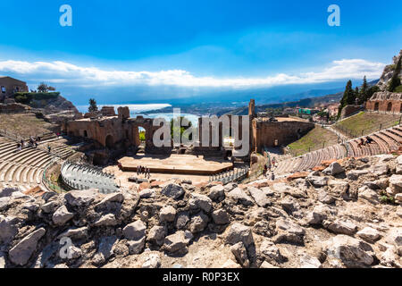 Taormina, Italie - le 26 septembre 2018 : ruines de l'ancien théâtre grec de Taormina, Sicile, Italie. Banque D'Images