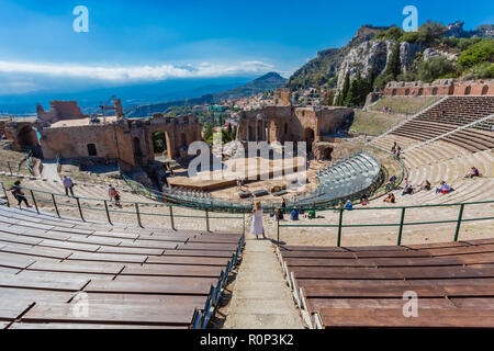 Taormina, Italie - le 26 septembre 2018 : ruines de l'ancien théâtre grec de Taormina, Sicile, Italie. Banque D'Images