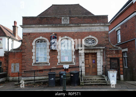 Un bâtiment vide à la recherche d'un acheteur de la ville de marché de Heathfield East Sussex. Jusqu'en juin 2018 c'était une succursale de la Banque Natwest. Banque D'Images