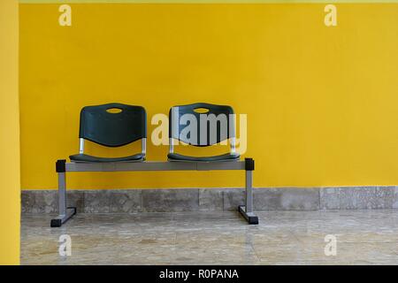 Salle d'attente dans le hall de l'hôpital Banque D'Images