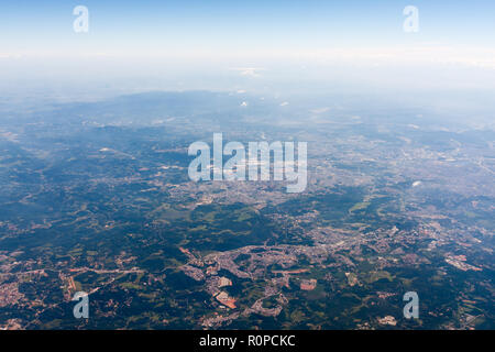 Carapicuiba Barueri et municipalités, vue aérienne d'un avion de la compagnie aérienne Gol, Etat de Sao Paulo, Brésil Banque D'Images