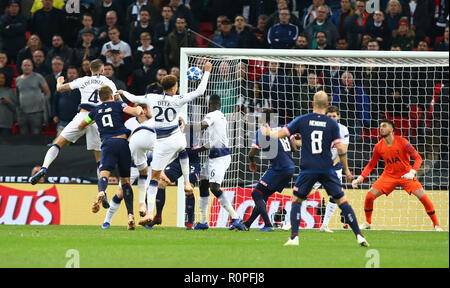 Londres, Angleterre, le 06 novembre 2018. Luuk de Jong de scores au cours PSV Eindhoven Ligue Champions Groupe B entre Tottenham Hotspur et au stade de Wembley, Londres, Angleterre le 06 novembre 2018. Action Sport Crédit photo FA Premier League Ligue de football et les images sont soumis à licence. DataCo Usage éditorial uniquement. Pas de vente d'impression. Aucun usage personnel des ventes. Aucune UTILISATION NON RÉMUNÉRÉ : Crédit photo Action Sport/Alamy Live News Banque D'Images