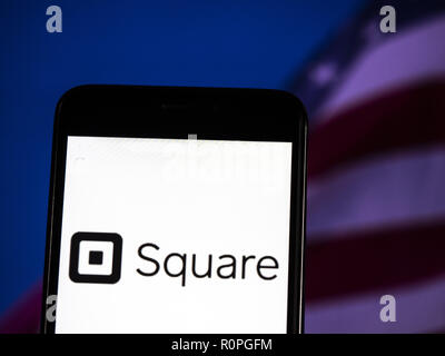 Kiev, Ukraine. Nov 6, 2018. Square, Inc. logo vu affichée sur téléphone intelligent. Square, Inc. est une société de services financiers, les services marchands agrégateur, et de paiement mobile company. Crédit : Igor Golovniov SOPA/Images/ZUMA/Alamy Fil Live News Banque D'Images