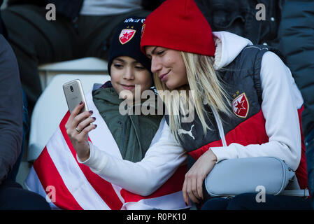 Belgrade, Serbie. 6 novembre, 2018. L'UEFA 2018 de football Ligue de jeunesse de l'étoile rouge de Belgrade v Liverpool, FK Cukaricki Belgrade, du stade. Les fans de l'étoile rouge de Belgrade soutient leur crédit de l'équipe : Nikola Krstic/Alamy Live News Banque D'Images
