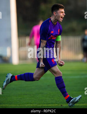 Belgrade, Serbie. 6 novembre, 2018. L'UEFA 2018 de football Ligue de jeunesse de l'étoile rouge de Belgrade v Liverpool, FK Cukaricki Belgrade, du stade. Adam Lewis de Liverpool fête marquant son crédit Objectif : Nikola Krstic/Alamy Live News Banque D'Images
