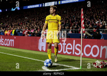 Madrid, Madrid, Espagne. Nov 6, 2018. Le Borussia Dortmund Raphael Guerreiro au cours de match de la Ligue des Champions entre l'Atlético de Madrid et le Borussia Dortmund à Wanda Metropolitano Stadium. Legan Crédit : P. Mace/SOPA Images/ZUMA/Alamy Fil Live News Banque D'Images