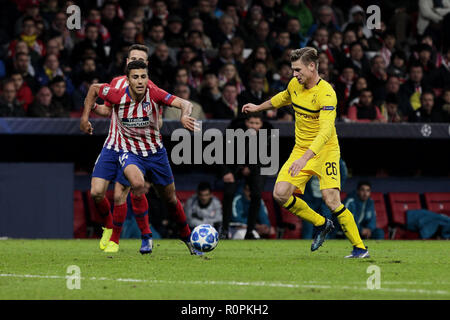 Madrid, Madrid, Espagne. Nov 6, 2018. L'Atletico de Madrid Rodrigo Hernandez et du Borussia Dortmund lors d'action de Lukasz Ligue des Champions match entre l'Atletico de Madrid et le Borussia Dortmund à Wanda Metropolitano Stadium. Legan Crédit : P. Mace/SOPA Images/ZUMA/Alamy Fil Live News Banque D'Images