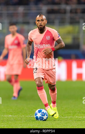 Arturo Erasmo Vidal Pardo (Barcelone) lors de 'Ligue des Champions ' phase Groupe B match entre Inter 1-1 Barcelone au stade Giuseppe Meazza sur SNovember 06, 2018 à Milan, Italie. Credit : Maurizio Borsari/AFLO/Alamy Live News Banque D'Images