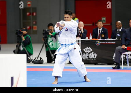 Madrid, Espagne. Nov 6, 2018. Ryo Kiyuna (JPN) Karate : Ryo Kiyuna du Japon effectuer chaque kata masculin 4ème cycle dans la '24 WKF Championnats du Monde de Karaté 2018 à Madrid, le WiZink au centre de Madrid, Espagne . Credit : Mutsu Kawamori/AFLO/Alamy Live News Banque D'Images