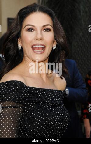 Los Angeles, CA, USA. Nov 6, 2018. Catherine Zeta Jones à la cérémonie d'intronisation pour l'étoile sur le Hollywood Walk of Fame pour Michael Douglas, Hollywood Boulevard, Los Angeles, CA 6 novembre 2018. Crédit : Michael Germana/Everett Collection/Alamy Live News Banque D'Images