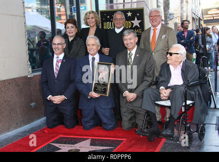 Hollywood, CA - Novembre 06 Mitch O'Farrell, Michael Douglas, Jane Fonda, Leron Gubler, Ron Meyer, Vin Di Bona, Kirk Douglas, Michael Douglas honoré assiste avec étoile sur le Hollywood Walk of Fame Le 06 novembre 2018. Credit : Faye Sadou/MediaPunch MediaPunch Crédit : Inc/Alamy Live News Banque D'Images