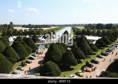 Hampton Court, à Londres. 1er septembre 2018. Certaines des voitures plus rares du monde sur l'affichage dans les jardins d'Hampton Court Palace. Banque D'Images