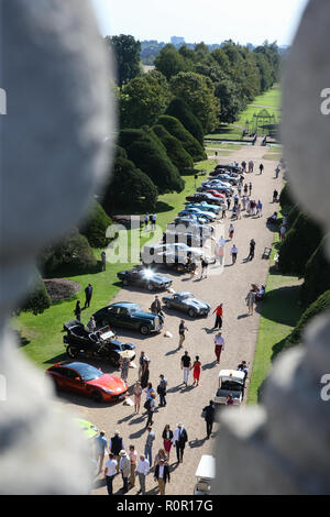 Hampton Court, à Londres. 1er septembre 2018. Certaines des voitures plus rares du monde sur l'affichage dans les jardins d'Hampton Court Palace. Banque D'Images