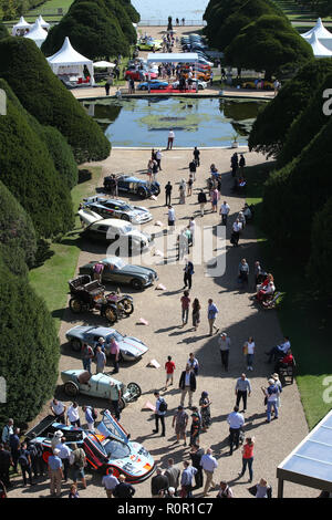 Hampton Court, à Londres. 1er septembre 2018. Certaines des voitures plus rares du monde sur l'affichage dans les jardins d'Hampton Court Palace. Banque D'Images