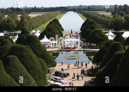 Hampton Court, à Londres. 1er septembre 2018. Certaines des voitures plus rares du monde sur l'affichage dans les jardins d'Hampton Court Palace. Banque D'Images